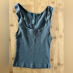 SKIMS Cotton Rib Tank in Kyanite Size Small